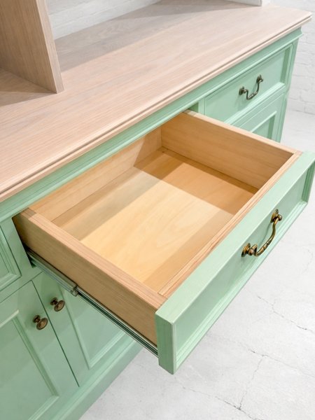 引出しはスライドレールでスムーズな動作