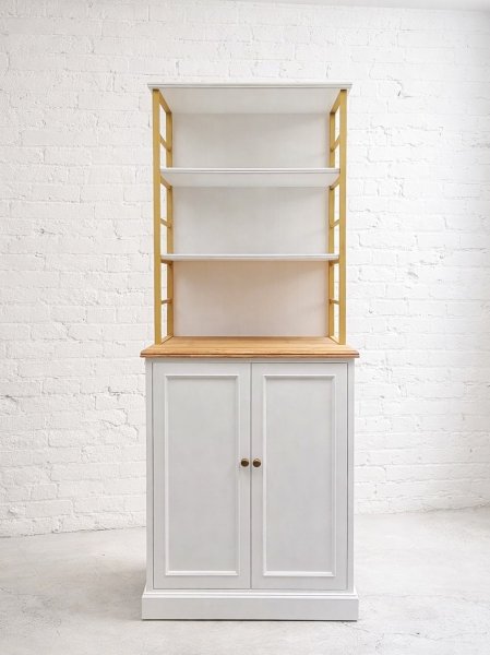 写真はW800、H2000のディスプレイシェルフ、スポーツジムの備品に製作させていただきました。