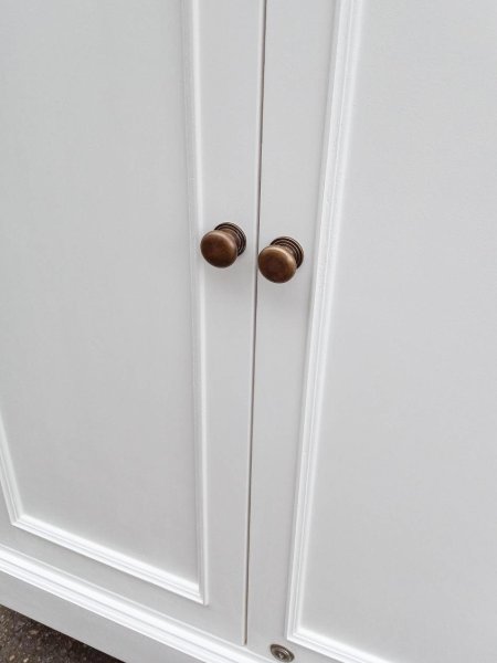 扉の取っ手は、100種類以上のデザインから選べます。