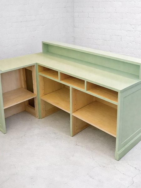 内側の収納仕様は引出し、棚などカスタマイズできます。