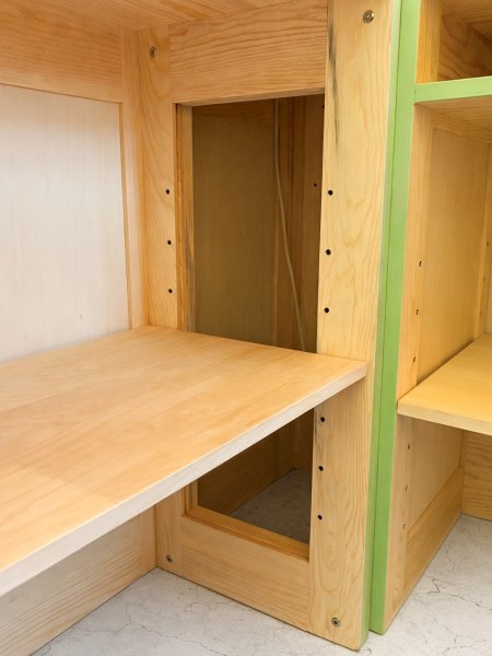 L字の角は開口して配線を通しました。