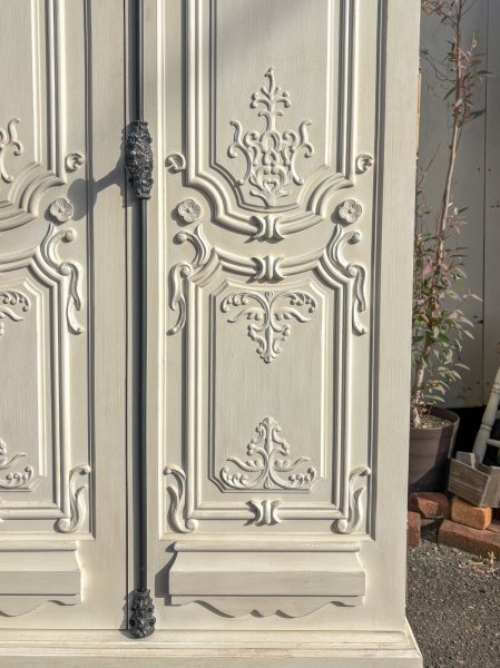 装飾が豪華な扉を支給していただきました。