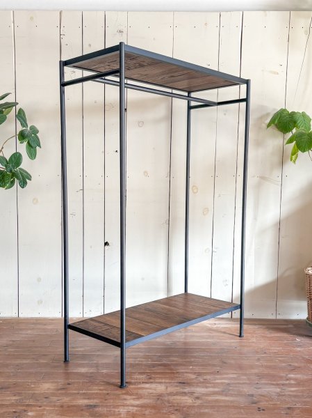 ブラックアイアンとオーク材でつくるアイアン什器