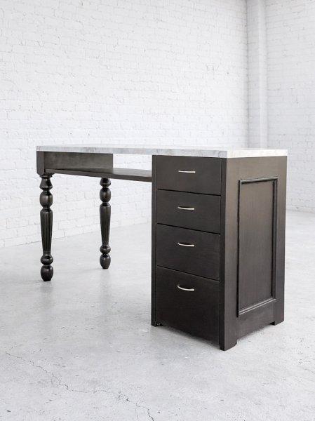 引出し4杯のチェストが一体になったネイルデスク