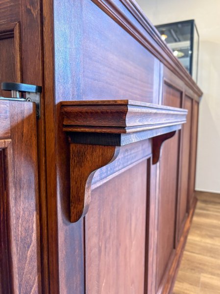 ビーチ材の控えめな木目が素敵、写真はお持ちのオーク家具に合わせた特注色。