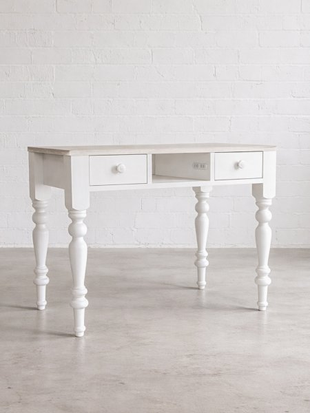 大阪のネイルサロンさんに納品したかわいいネイルデスク