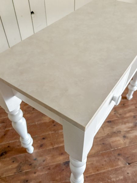 天板の柄も、大理石、黒、白、モルタル調など選べます。