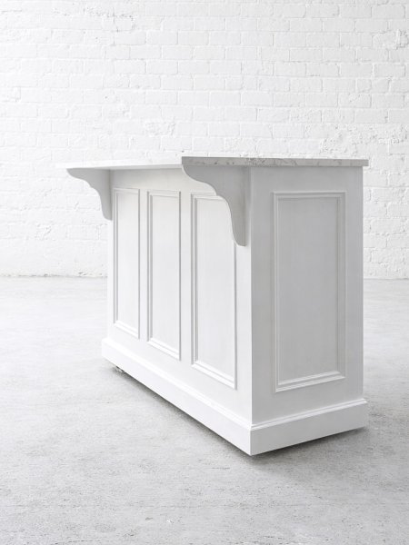 天板が本体から25cm飛び出しています。