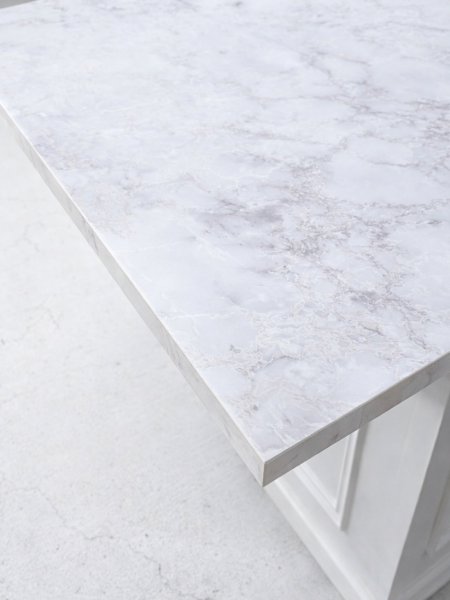 大理石の柄は、白系黒系モルタル調など様々な柄を選べます。