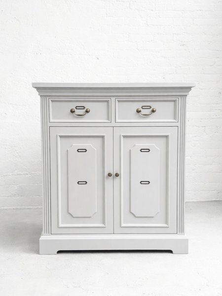 オーダーメイドで製作させていただいたアンティーク調キャビネット