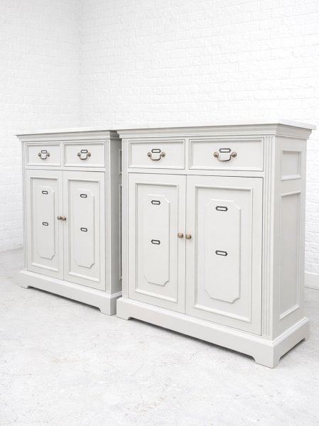 おしゃれな事務所にアンティーク調キャビネット収納を納品しました