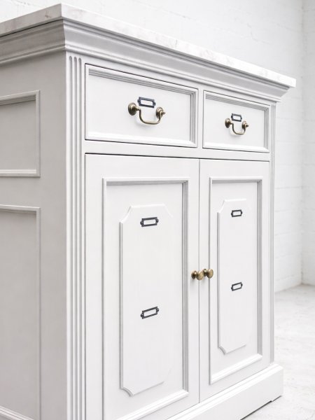 各収納にネームプレートを設置しました。