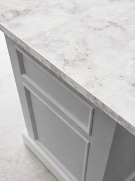 天板は大理石調のメラミン合板を採用