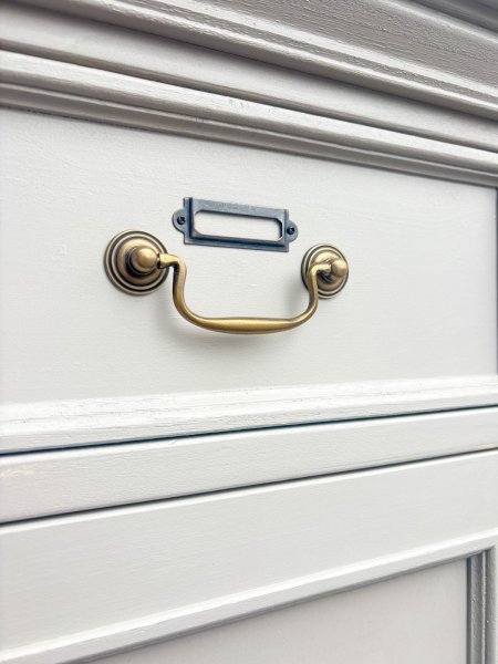 アンティーク調取っ手がかわいい引出し