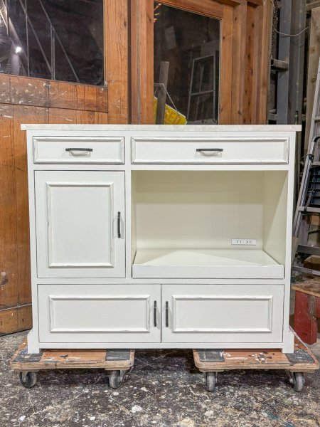 収納を選べるオーダーメイドのキッチンカウンターです。