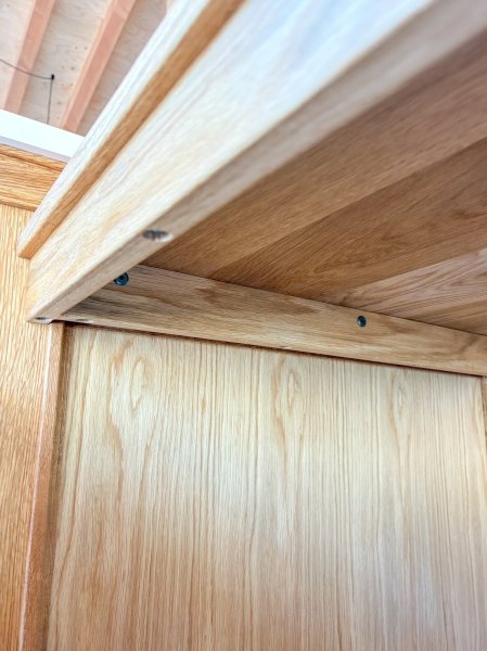 繁忙期だけ使う延長テーブル。取り外しできます。