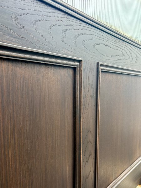 ホワイトオーク材使った存在感のある風合い