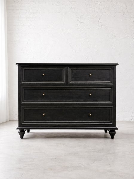 写真は3段4引出しの収納チェスト