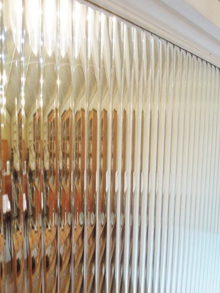 目隠しにしたモールガラスが、光を反射して綺麗です!