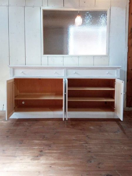 見た目はアンティークなのに、清潔感や収納機能は現代の新品、これがオーダーメイドアンティーク家具!