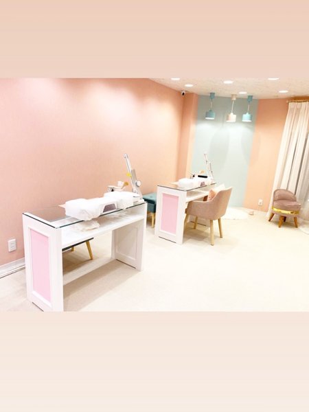 NEWOPENのネイルサロンさんにネイルテーブルを納品!