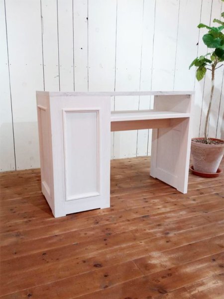 お客様側もアンティーク調なつくりでかわいらしいです。