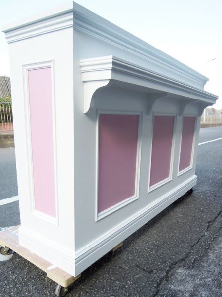 白とピンクのカラーリングがとってもとっても可愛いL字カウンターです!