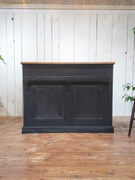 アンティーク調店舗什器のサイズオーダー、カラーオーダーは大阪のグレイスファ二チャーにお任せください