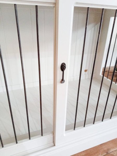 こちらはフェンスケージと鍵、扉はスライドして開きます。