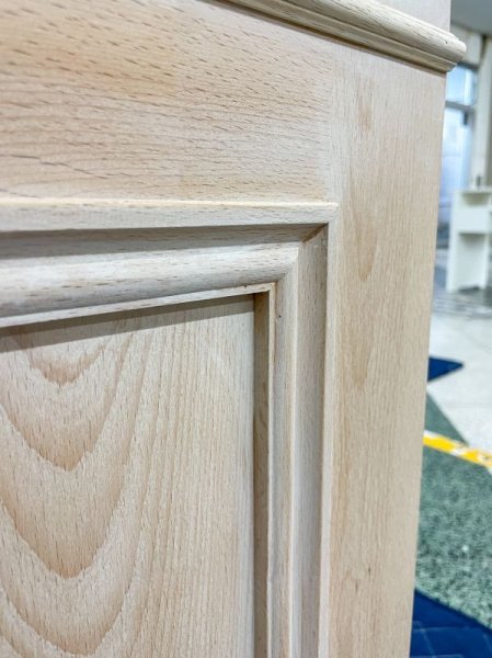 各所にモールディング装飾を施したおしゃれな犬小屋です。