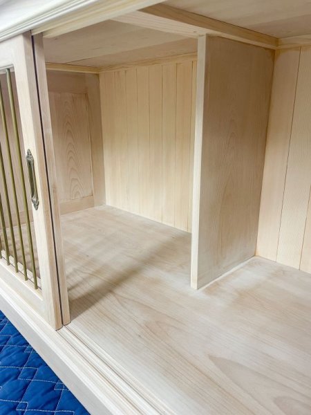 中にはご飯スペースを仕切る板付き