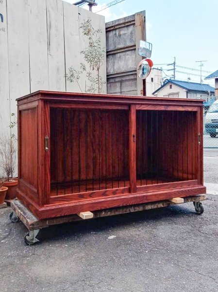 インテリアとして見ごたえのある室内用犬小屋です。