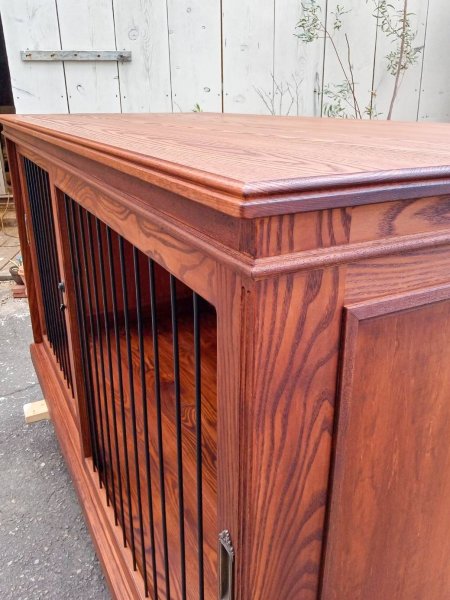 天然木ならではの迫力のある木目を楽しめます。