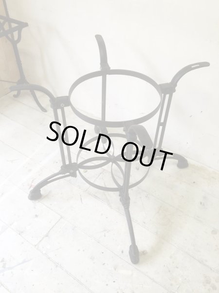 直径1300mmの丸天板まで対応可能です。