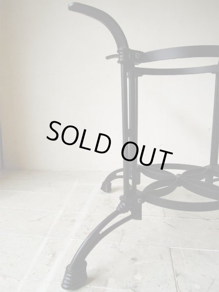 鉄脚は簡単な組み立て式なので、一般の方もご購入いただけます