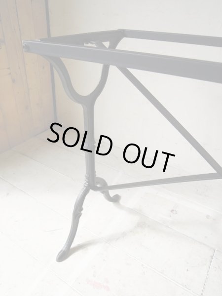 簡単な組み立て式の鉄脚なので、一般の方も購入いただけます