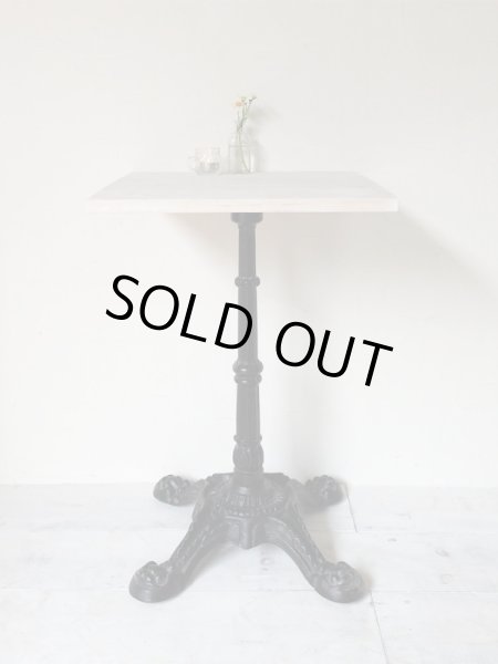 ホワイトウォッシュ仕上げのアッシュ材を載せた様子