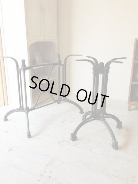 鉄脚は組み立て式です。