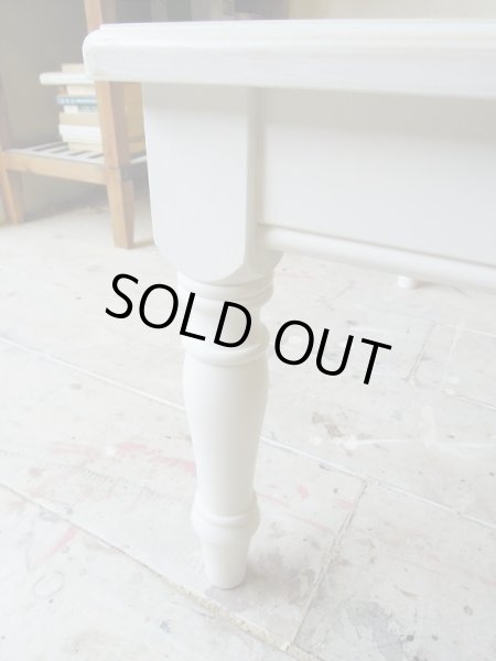 アンティーク家具によく見るターンドレッグ(ろくろ脚)