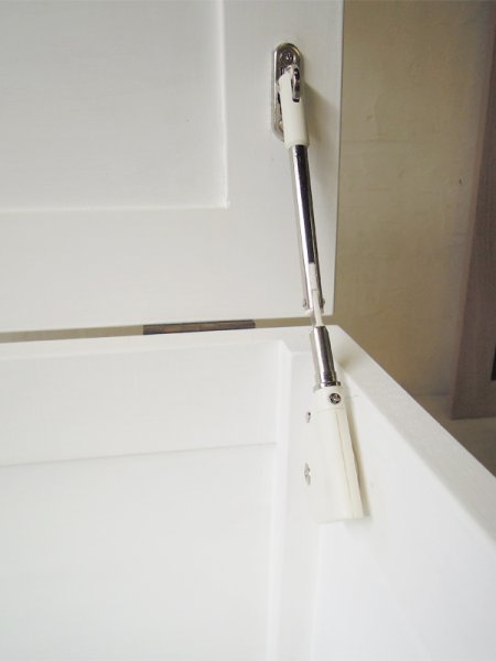 手を放してもゆっくり倒れてくる安全なメカ付き