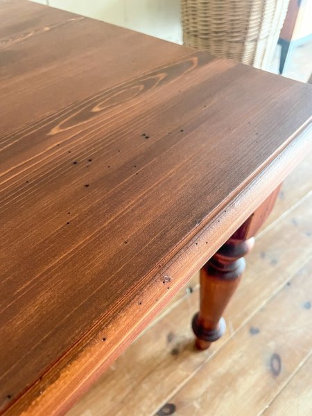 キズや虫食い痕などエイジング加工を施しました