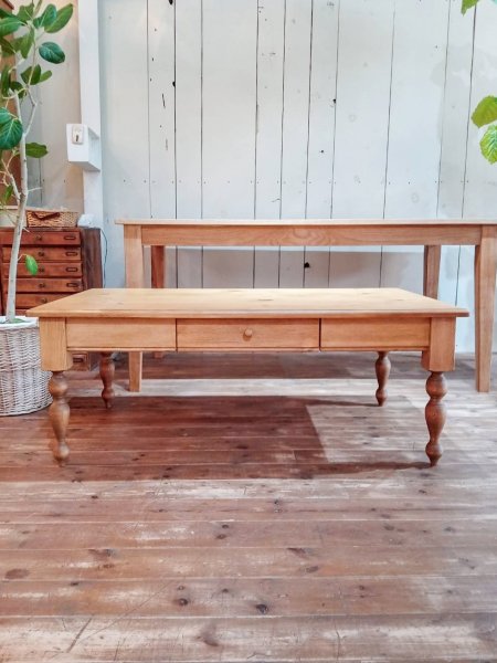 写真はW1200×D700mmのお食事もできる大きなローテーブルです。