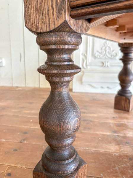 画像7: オークターンドレッグローテーブル　アンティーク調リビングテーブル　「Classic Benchleg」 (7)