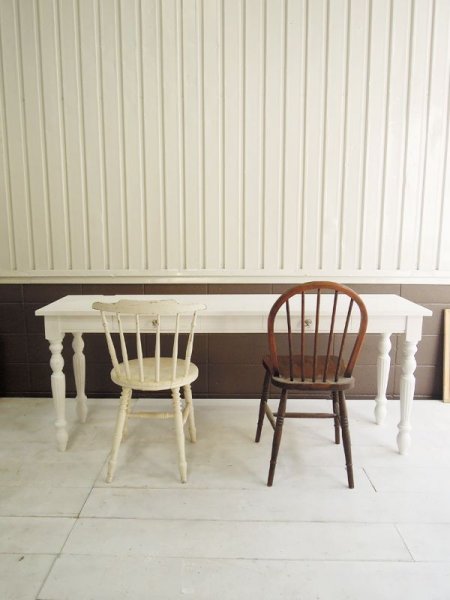 シャビーホワイトの学習机、二人で並んで使えるW1800サイズ