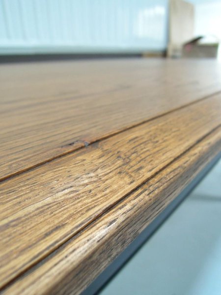 こちらはチャコールブラウン色(オイルステイン)