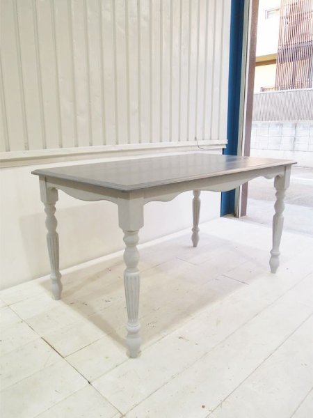 写真はW1400×D800×H750、サイズ変更も可能です。