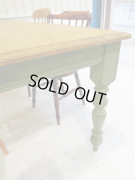 太いターンドレッグ、色はご指定いただけます。