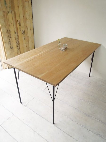 クリア色で塗ったイメージ、大きなダイニングテーブルも製作できます。