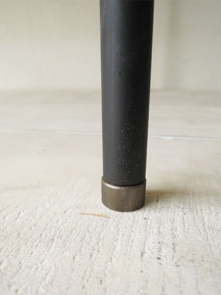 がたつきを調整できるアジャスター付き。