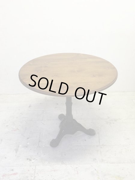 直径700mmの丸天板を置いた様子。